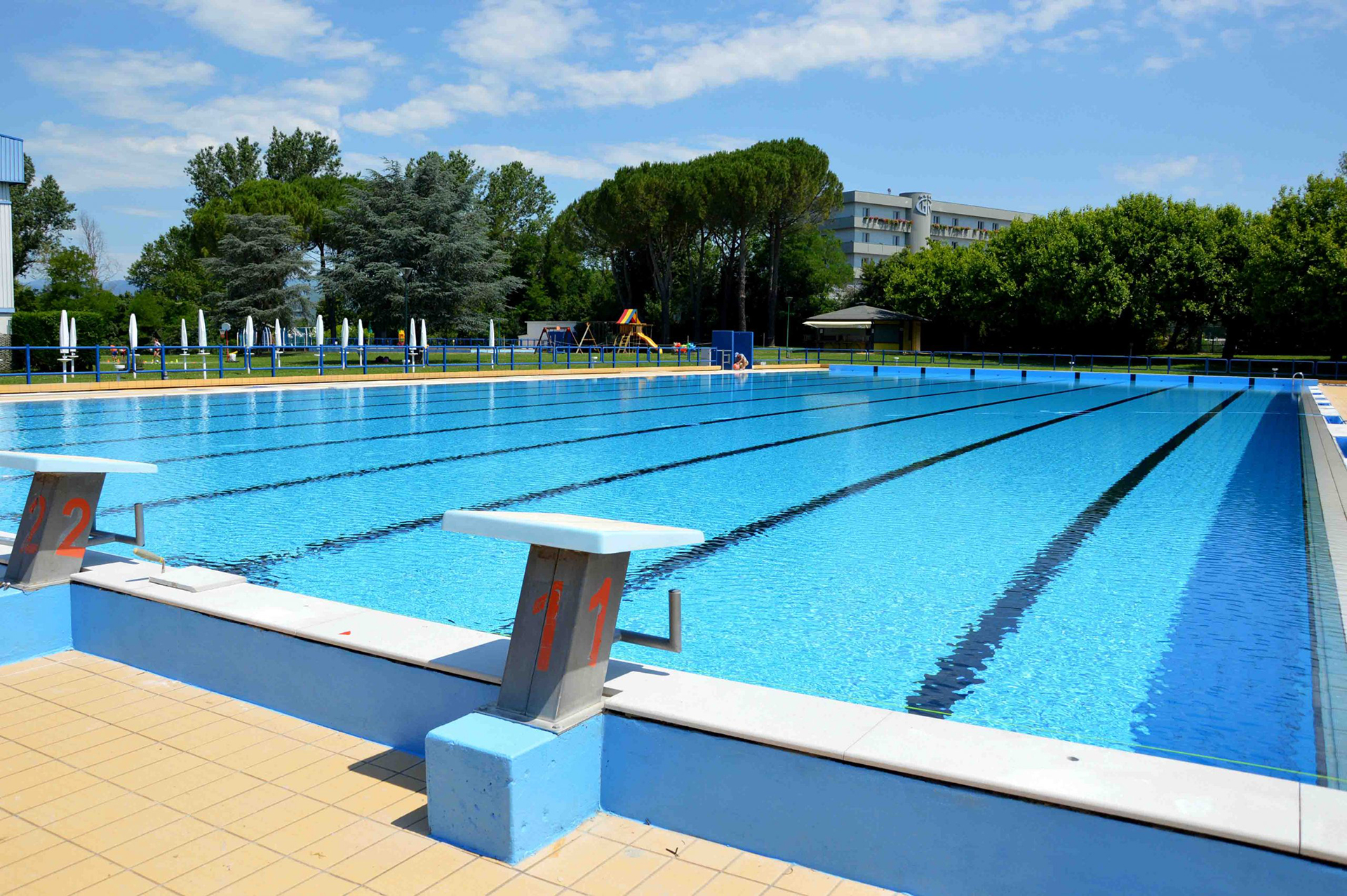 piscina comunale blocchi di partenza